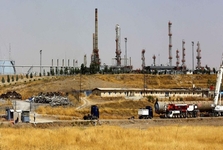 بلومبرگ: بازگشت غول‌های نفتی به عراق؛ جذابیت قراردادها در برابر مخاطرات جنگ