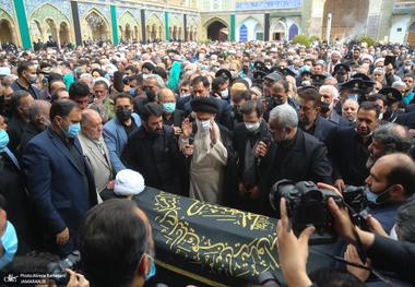 مراسم تشییع و خاکسپاری پیکر آیت الله ری شهری (ره) در حرم حضرت عبدالعظیم حسنی (ع)