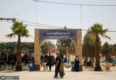 روایت خبرنگار جماران از قطعه 42 بهشت زهرا/ گفت و گو با همسر شهید حاجی زاده و بازماندگان شهیدان جنگ تحمیلی 12 روزه 