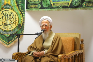 عمامه گذاری طلاب به مناسبت نیمه شعبان