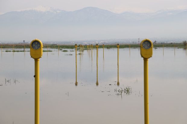 روان آب؛ فرودگاه گرگان را احاطه کرد