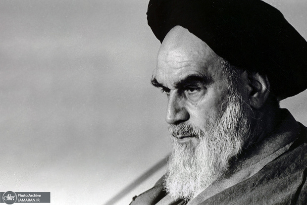 پاسخ امام به استفتا درباره جمع آوری عکس شهدا از اتوبان قم
