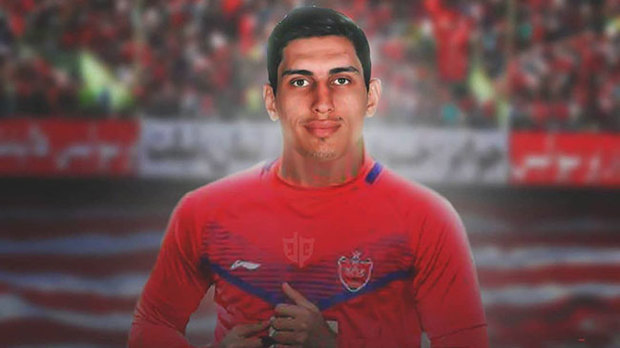 محمد نادری در پرسپولیس ماندنی شد