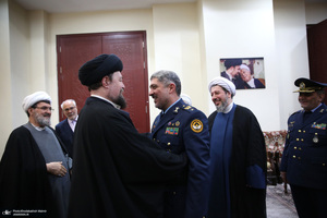 دیدار فرمانده نیری هوایی ارتش( امیر بهمن بهمرد )و جمعی از فرماندهان با سید حسن خمینی