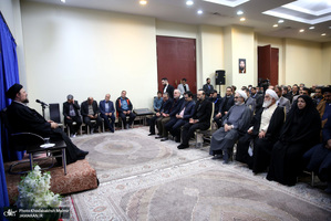 دیدار رئیس سازمان اسناد و کتابخانه ملی ، معاونین ومدیران با سید حسن خمینی