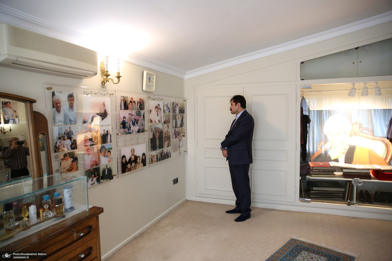 بازدید عبدالکریم حسین‌زاده، معاون امور توسعه روستایی و مناطق محروم کشور  از بیت امام خمینی (س) در جماران