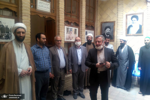 بازديد اعضای كنسولگری جمهوری اسلامی ايران از بیت تاریخی امام در نجف