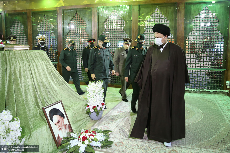 تجدید بیعت فرماندهان ارشد نیروهای مسلح با آرمان های حضرت امام خمینی (س)