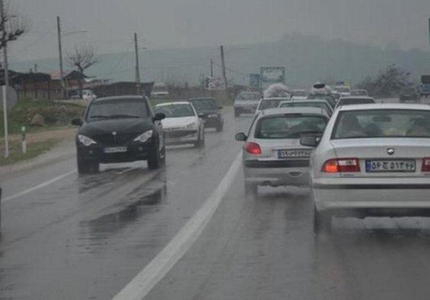بارش باران موجب کندی ترافیک در جاده های سبزوار شد