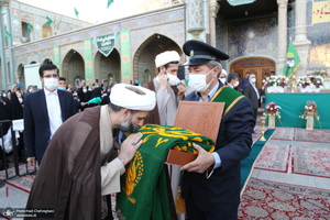 آیین تعویض پرچم گنبد حرم حضرت معصومه(س) و آغاز دهه کرامت