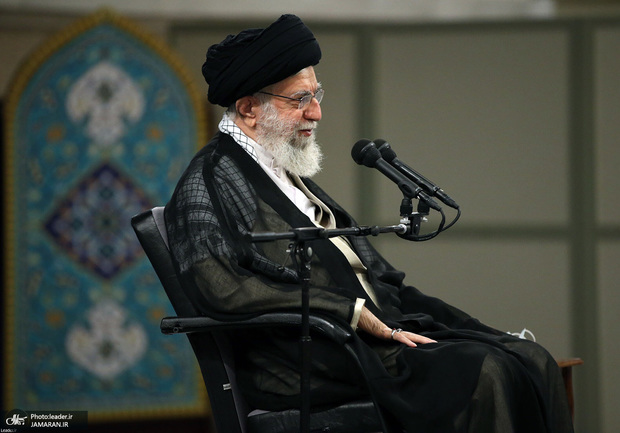 رهبر معظم انقلاب: سراغ اختلافات شیعه و سنی نروید/ صدبار تکرار میکنیم باز یکی از آن طرف صدایش بلند میشود راجع به مسئله‌ی شیعه و سنی و اختلافات و شکافها حرف میزند/ باید بلای صهیونیسم را افشا کرد