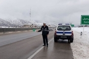 فرماندار: تردد خودروها در محورهای برفگیر دالاهو روان است