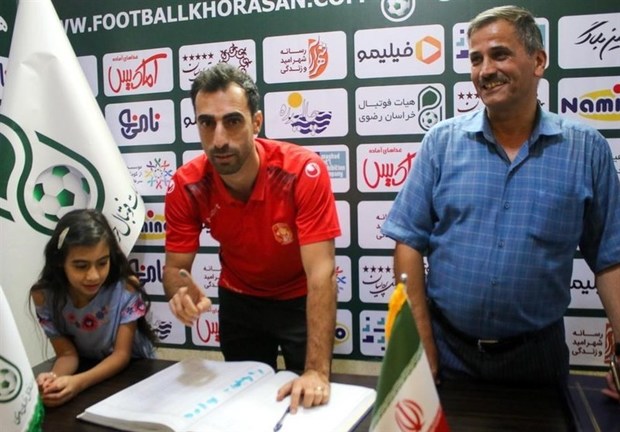 ثبت قرارداد بازیکنان شهر خودرو در هیئت فوتبال خراسان
