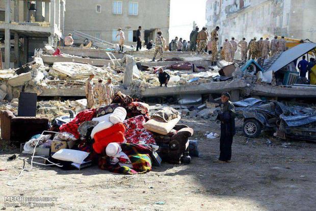 استاندار سیستان و بلوچستان با حادثه دیدگان زمین لرزه اخیر ابراز همدردی کرد