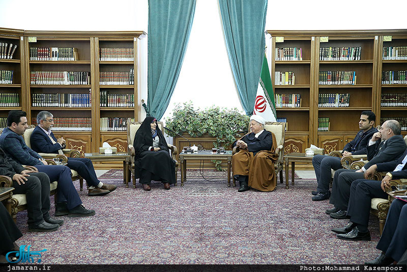 دیدار فرزندان شهدا و ایثارگران با فرمانده پدران خویش در دفاع مقدس