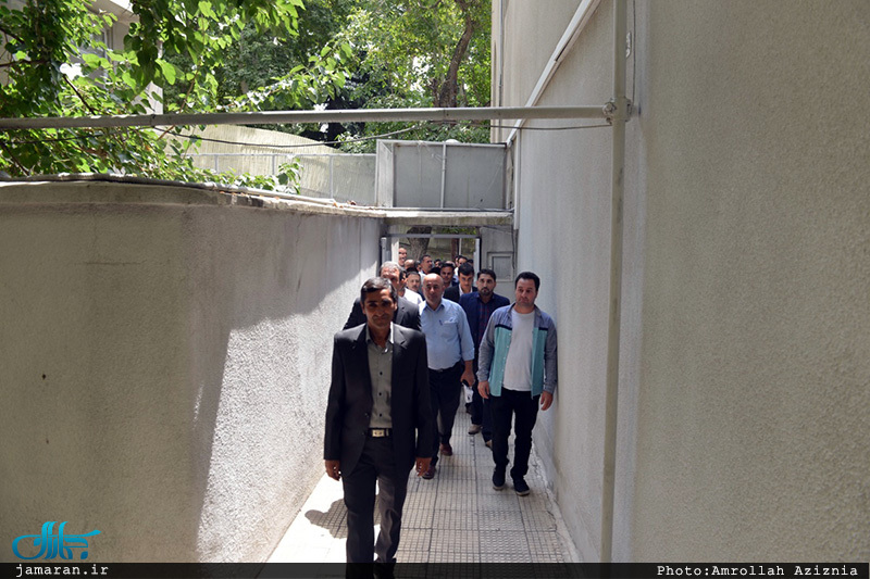 بازدید جمعی از کار کنان حرم امام(س) از حسینیه جماران