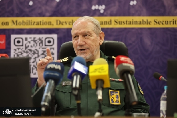 سرلشکر رحیم صفوی: آمریکایی‌ها نمی‌توانند روابط اقتصادی ایران را کنترل کنند/ به شرکت‌های خارجی اطمینان می‌دهیم سواحل مکران امن است/ با تقویت روابط با همسایگان تحریم‌های آمریکا اثری نخواهد داشت