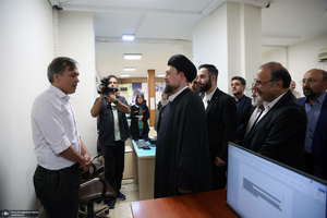 بازدید «سید حسن خمینی» از موسسه مطبوعاتی ایران