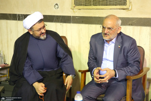 گفتگو حضور با حاجی میرزایی رئیس دفتر رئیس جمهور در حسینیه جماران