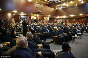 دیدار سرپرست و کارکنان وزارت خارجه باسید حسن خمینی در حرم مطهر امام خمینی (س)