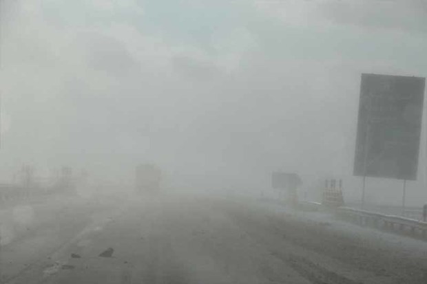 بارش برف، باران و کولاک شدید در جاده های زنجان جریان دراد