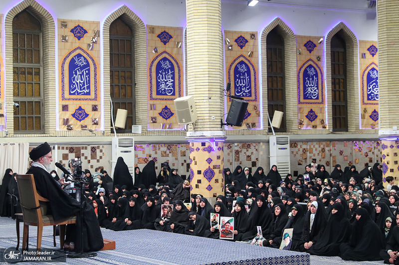 دیدار خانواده شهدای اقتدار با رهبر انقلاب در روز میلاد امیرالمومنین (ع)