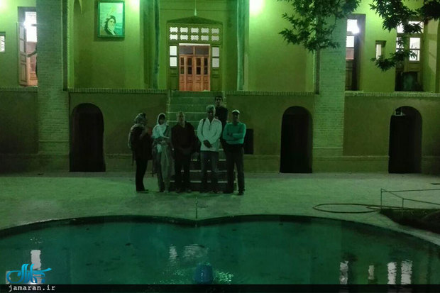 بازدید زوج فرانسوی از بیت و زادگاه حضرت امام(س) در خمین