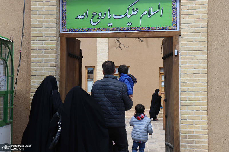 بازدید گردشگران نوروزی از بیت تاریخی حضرت امام در خمین