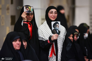 دیدار خانواده شهدای اقتدار با رهبر انقلاب در روز میلاد امیرالمومنین (ع)