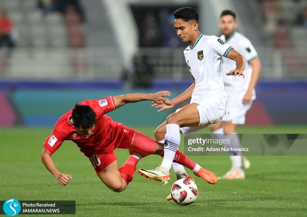 ویدیو| حمل مصدوم روی دوش پزشک در جام ملت ها!