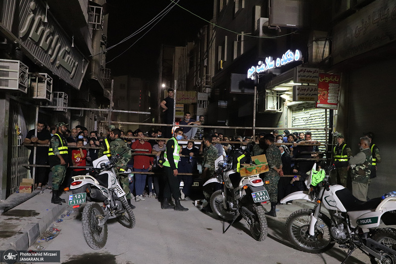 جستجوی شبانه برای نجات افراد گرفتار در ساختمان متروپل