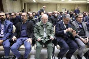 مراسم ترحیم مادر محمد شریعتمداری