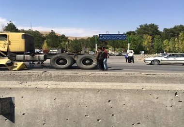 هشدار پلیس درباره قیچی کردن تریلرها هنگام بارندگی در ۲ بزرگراه اصفهان