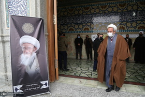 حضور مراجع و علما در مسجد امام حسن عسکری(ع) در پی ارتحال آیت الله العظمی صافی(ره)