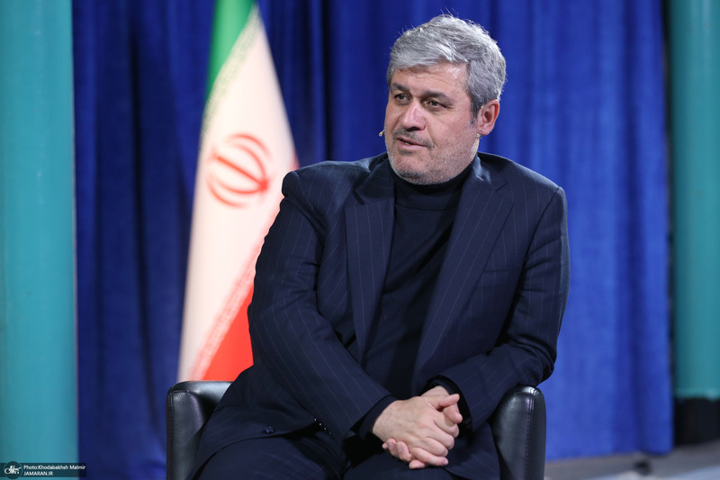 گفتگو حضور با تاجگردون