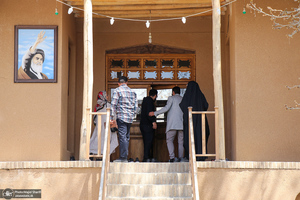 بازدید گردشگران نوروزی از بیت تاریخی امام در خمین