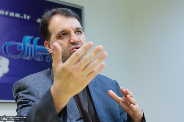 کنایه پرویز امینی به اظهارات آغلی وحید جلیلی و انتخاب صدیقی به عنوان خطیب نماز جمعه: شبیه ریختن بمب روی انسجام ملی است