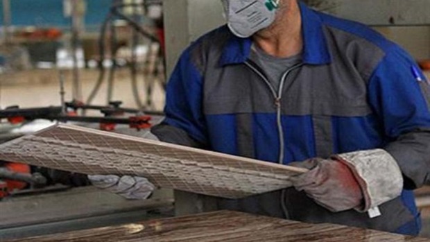 کارگران یک واحد کاشی در یزد،پرداخت معوقات را خواستار شدند