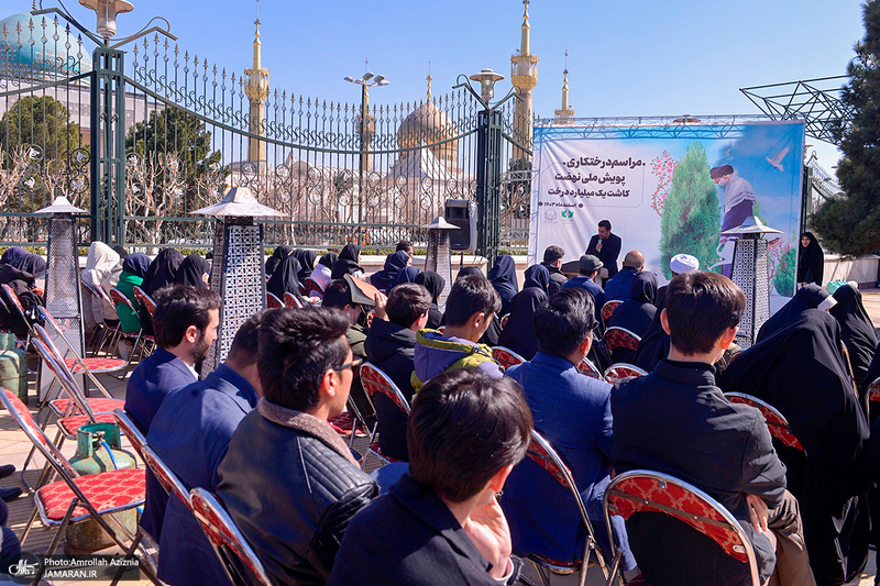 مراسم درختکاری در جوار حرم مطهر امام خمینی (س)