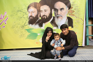 بازدید گردشگران خارچی از بیت امام خمینی (س) در جماران