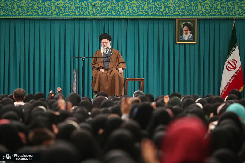 دیدار هزاران نفر از زنان و دختران با رهبر معظم انقلاب