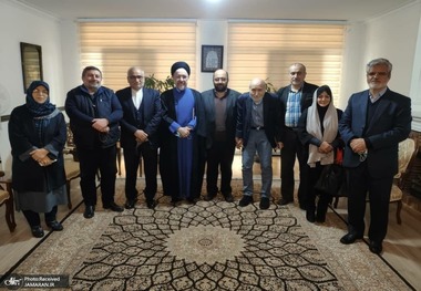 توصیه‌های مهم سید محمد خاتمی به اصلاح‌طلبان: کار جبهه‌ای را محکم انجام دهید؛ دموکراتیک‌تر و با کمک چهره‌های نواندیش‌تر و تازه‌تر/ روی جوانان اصرار می‌کنم؛ احزاب باید جوانان را جذب کنند/ باید گفت‌وگو کنیم، حتی با کسانی که می‌گویند جمهوری را قبول ندارند