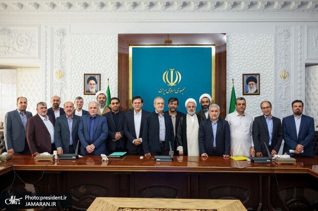دیدار اعضای کمیسیون حقوقی و قضایی مجلس و مسئولان ستاد مبارزه با مواد مخدر با پزشکیان/ رئیس جمهور: اصلاح قانون مبارزه با مواد مخدر در دستور کار قرار گیرد