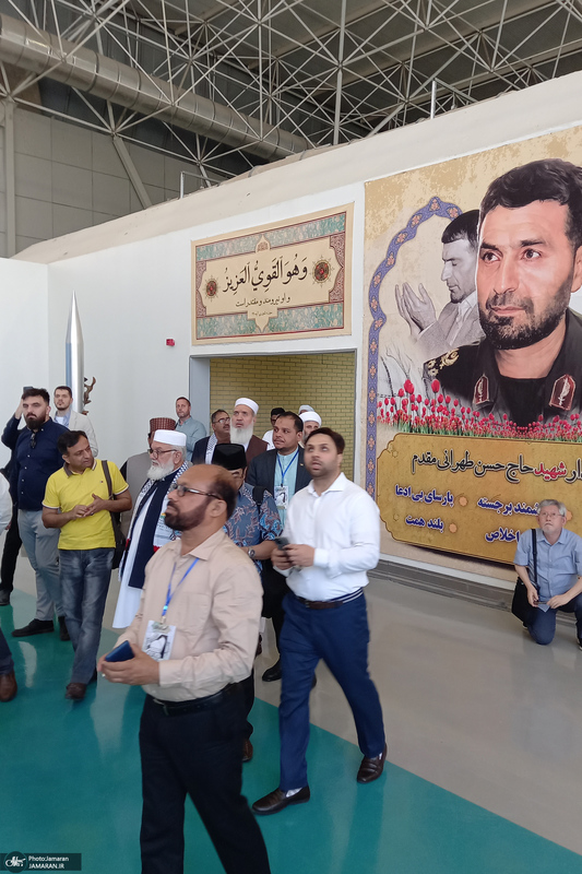 بازدید میهمانان خارجی مراسم بزرگداشت امام خمینی (س) از نمایشگاه دستاوردهای هوافضای سپاه