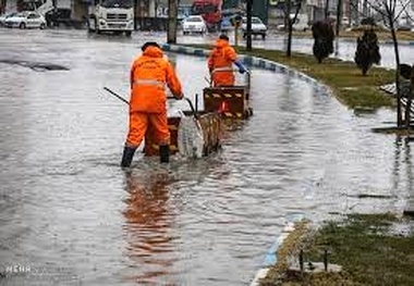 بکارگیری ۲۱۳ دستگاه ماشین‌آلات خدمات شهری در پی بارش‌های باران در مشهد