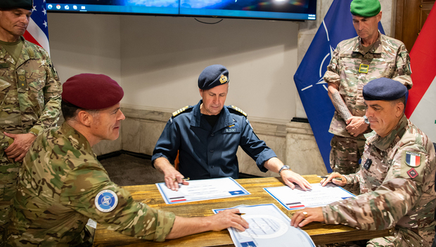 فرانسه فرمانده ماموریت ناتو در عراق شد/ تلاش ناتو برای گسترش حوزه نفوذ ادامه دارد!