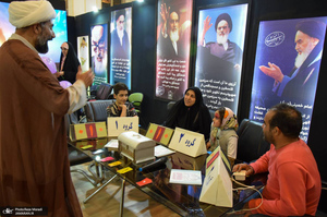 غرفه موسسه تنظیم و نشر آثار امام خمینی (س) در سی و سومین نمایشگاه بین المللی قرآن کریم-2