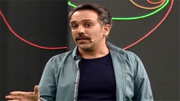 تصویری از امیر کربلایی زاده با گریمی زنانه