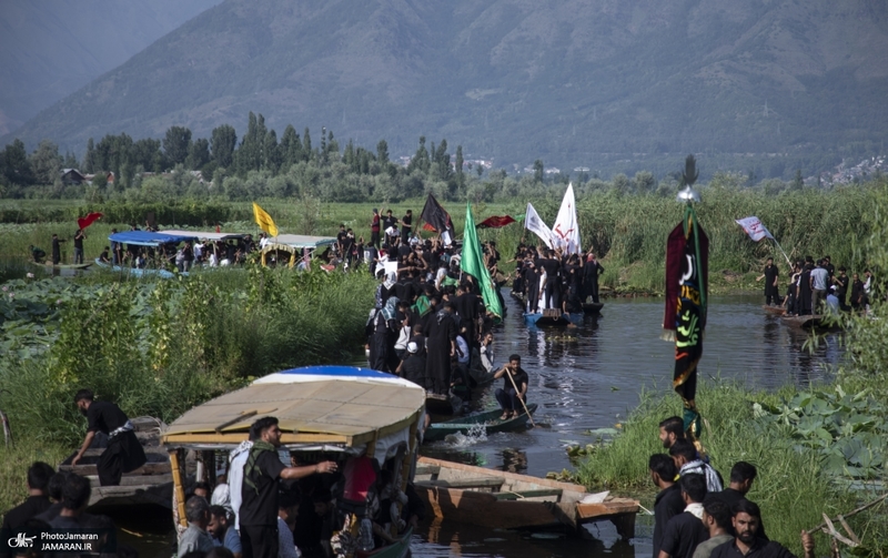 عزاداری سنتی کشمیری‌ها روی قایق
