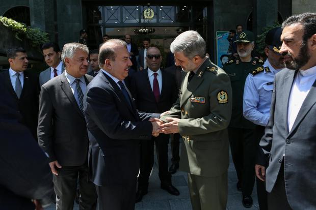 وزیر دفاع: تقویت بنیه دفاعی عراق از راهبردهای اصلی ایران است